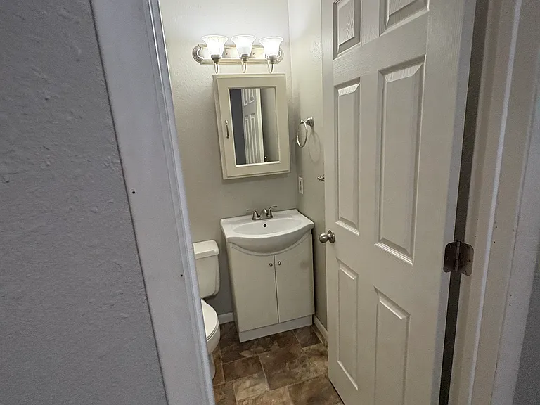 1215 Sylvan St — Photo 7