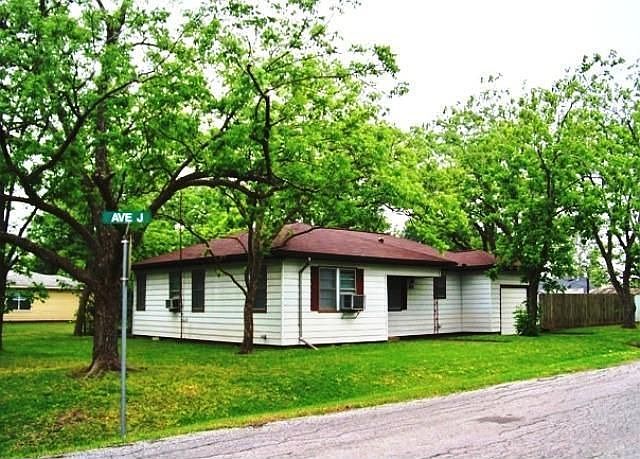 2nd image of 812 Avenue J