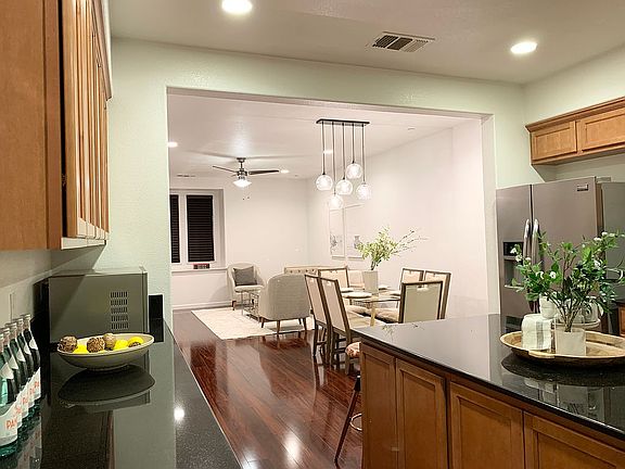 4th image of 6976 N Mariposa Ln