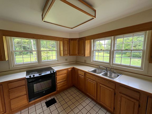 5th image of 120 Willow Creek Private Dr