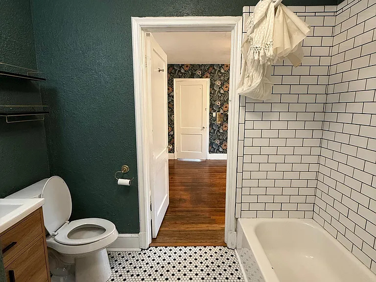 718 E 15th Ave — Photo 43