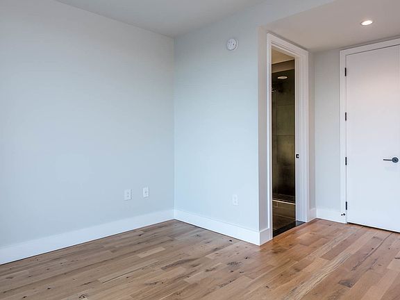4th image of 670 Pacific St #807