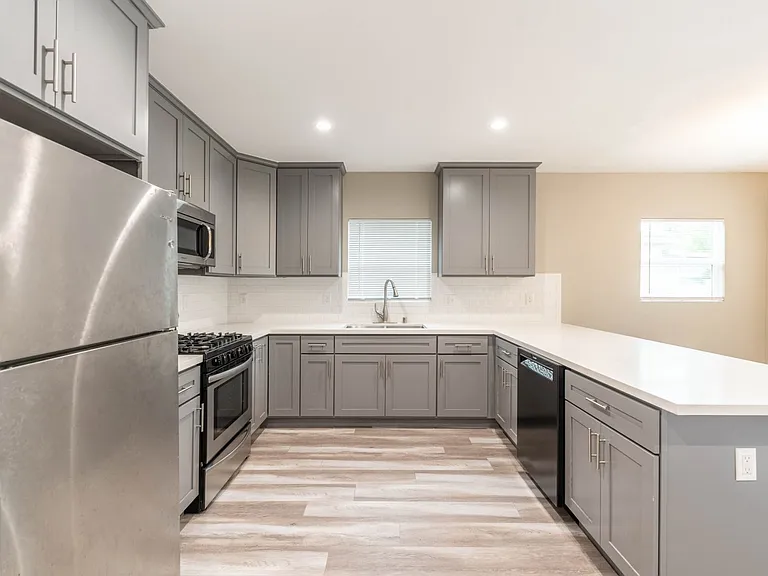 6633 Costello Ave — Photo 13