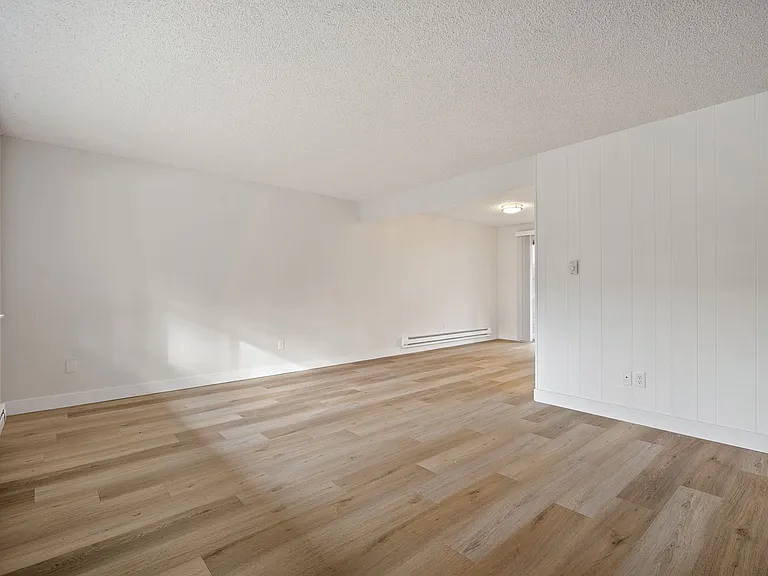 Kingswood Townhome Apartments — Photo 8