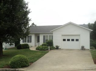 204 Summerfield Ct NE, Lenoir, NC 28645