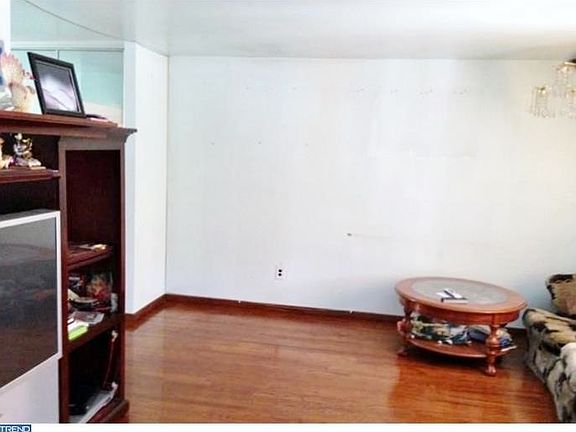 3rd image of 7330 Meadowlark Pl