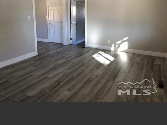 3rd image of 206 E Nye Ln