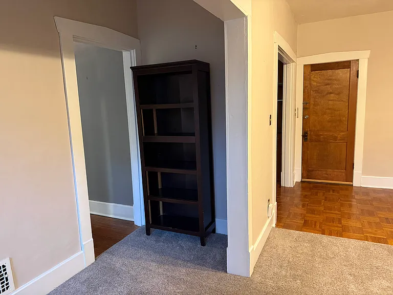 Anteroom leading to the hallway