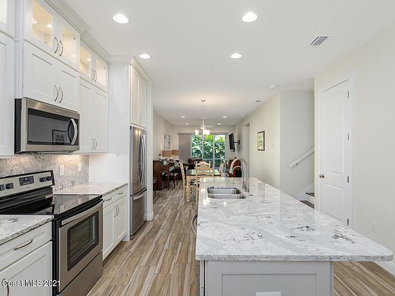 4th image of 1013 Steven Patrick Ave