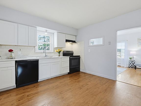 2nd image of 117 Bacon St