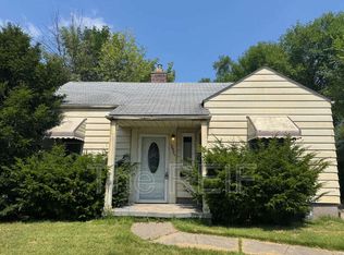 18581 Kenosha St, Harper Woods, MI 48225