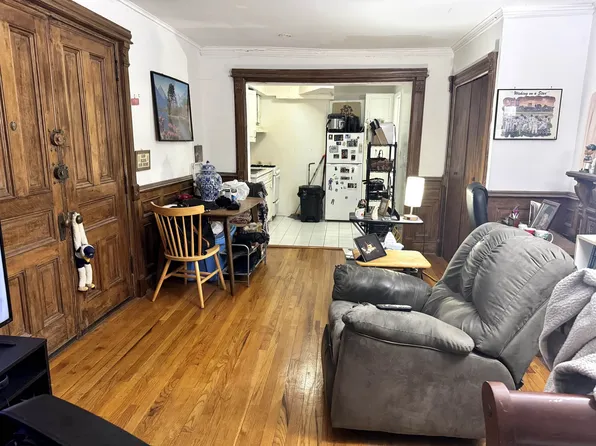 924 President Street image 1 of 4