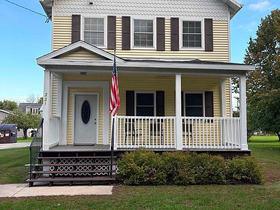 3rd image of 221 Bridge St