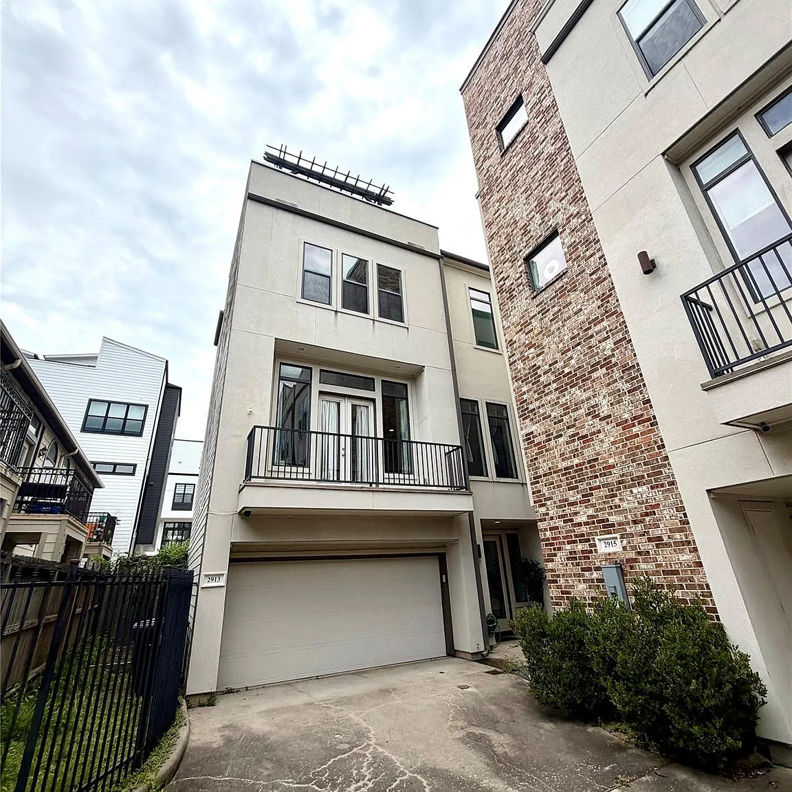 3 bed, 3.5 bath, 2378 sqft, $2,895 — Photo 3