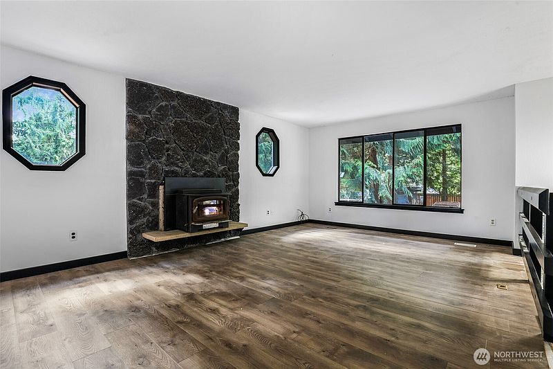 4th image of 4509 W Tapps Drive E