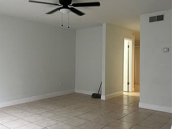 5th image of 3904 Coronation Ct #402