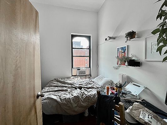 2nd image of 297 W 112th St APT 5C