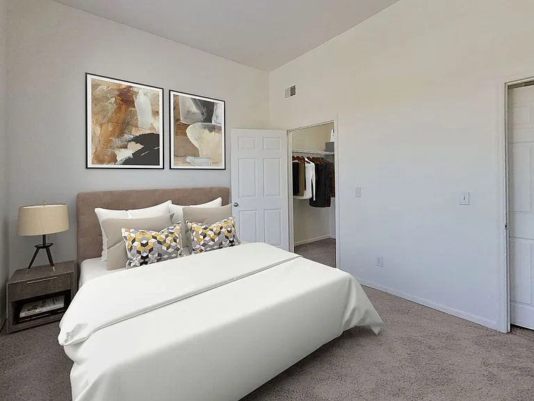 Townsend Apartments — Photo 8