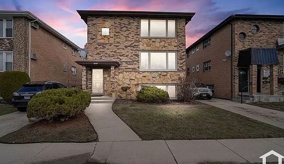 2nd image of 1616 Memorial Dr APT 1
