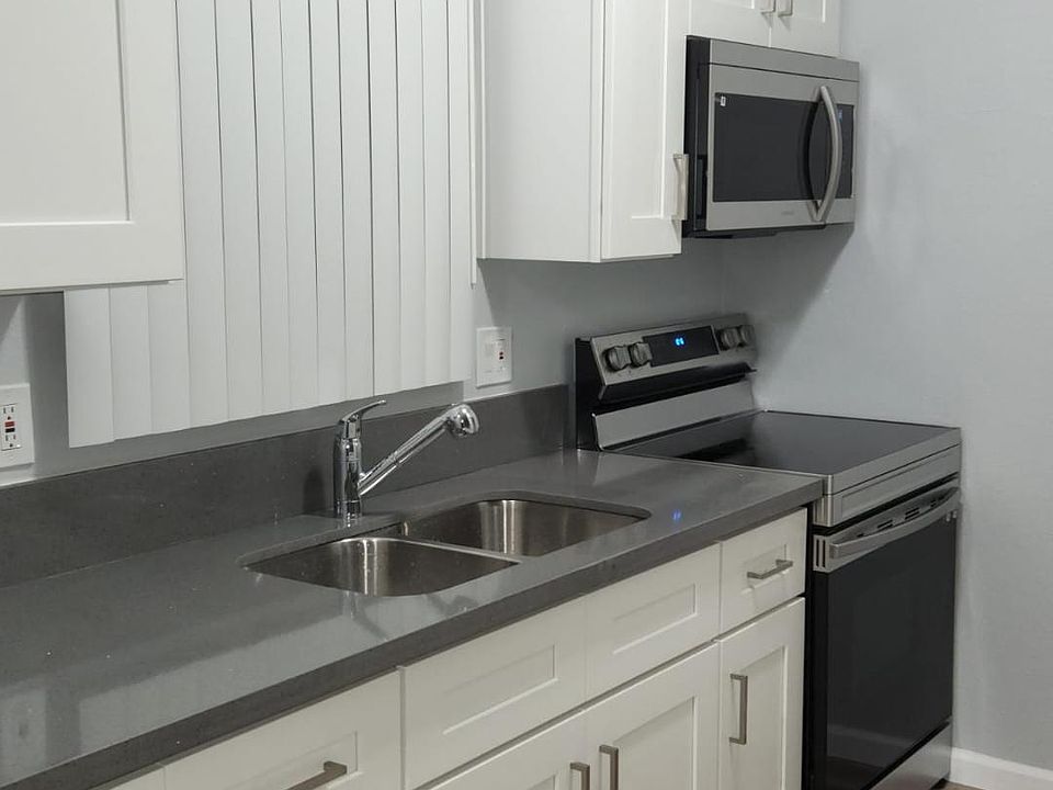1st image of 6911 Haskell Ave APT 202