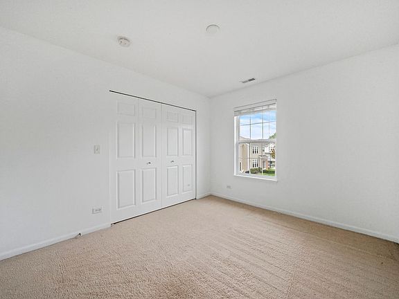 4th image of 10 Carrington Cir