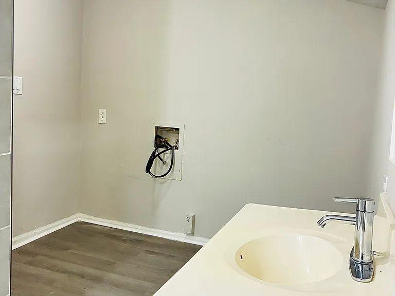 514 S Maple St — Photo 16