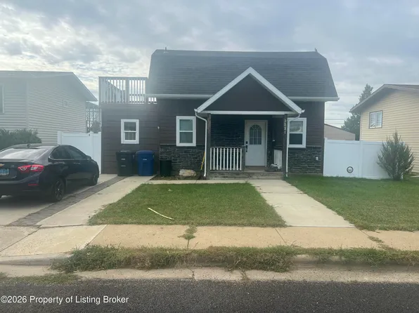 1521 1st St W, Dickinson, ND 58601