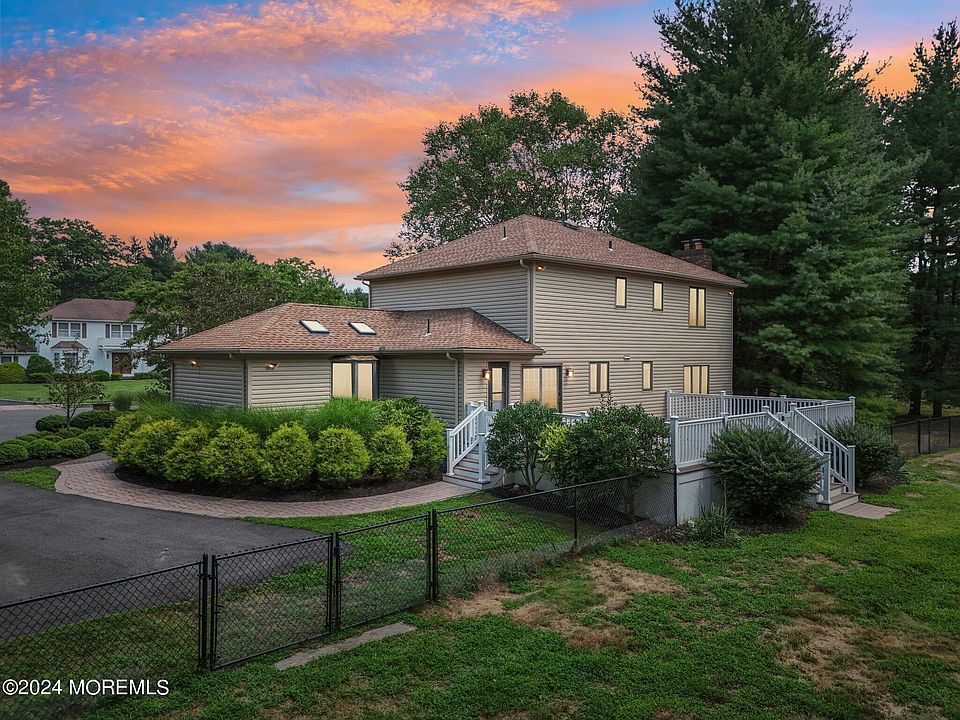 2nd image of 2 W Pine Branch Drive