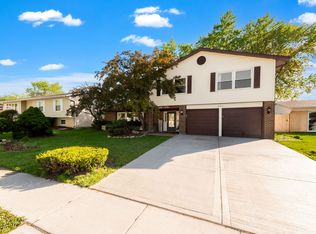 8002 Northway Dr, Hanover Park, IL 60133