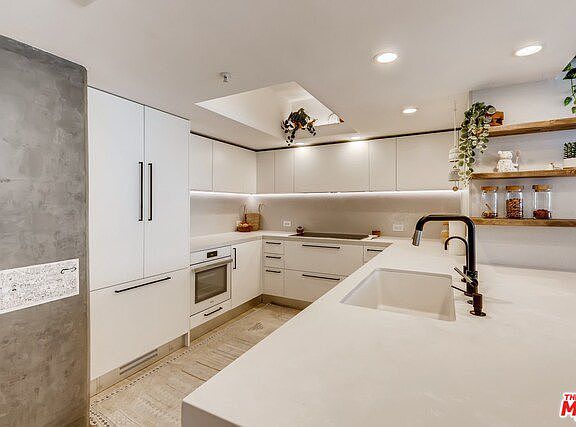 3rd image of 13700 Marina Pointe Dr Unit 531