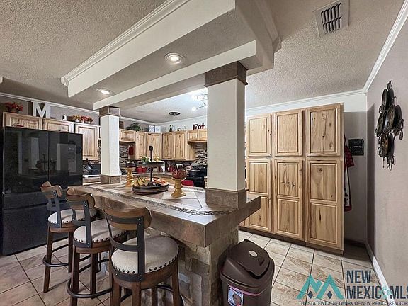 2nd image of 903 W Gore Ave