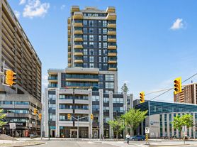 736 Spadina Ave