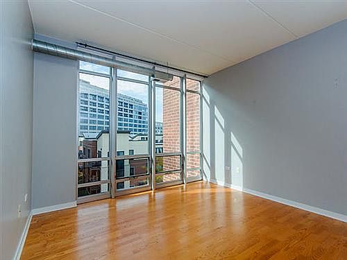 3rd image of 873 N Larrabee St APT 409Z