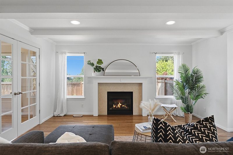 4th image of 1601 NE Sarai Court