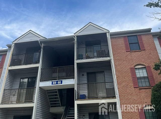 1st image of 80 Canterbury Ct
