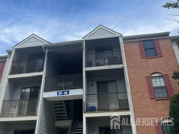 80 Canterbury Ct, Piscataway, NJ 08854