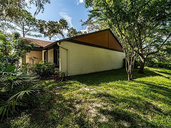 3rd image of 101 Shady Oak Dr