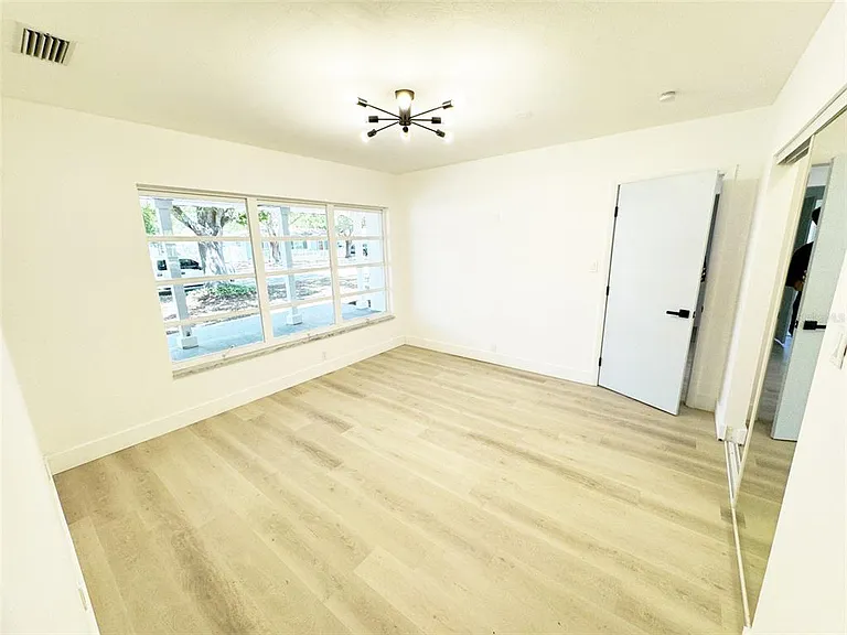 101 S Corona Ave — Photo 20