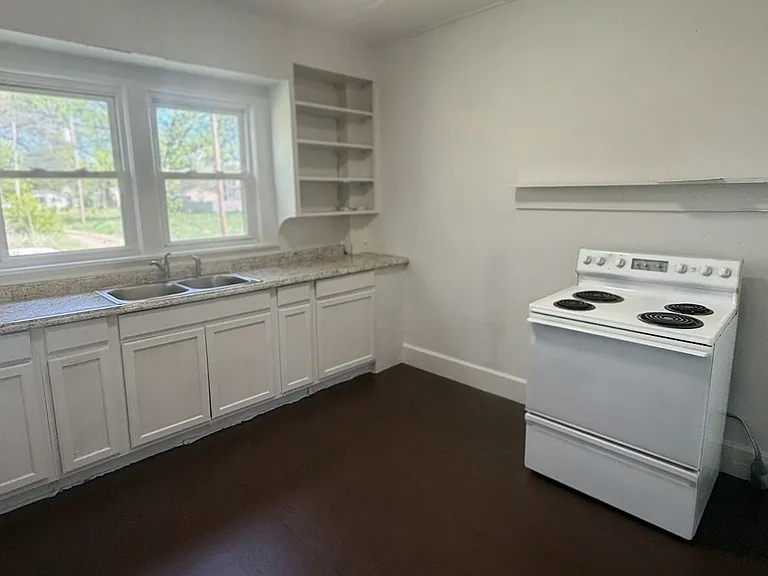 724 S Linden Ave — Photo 6