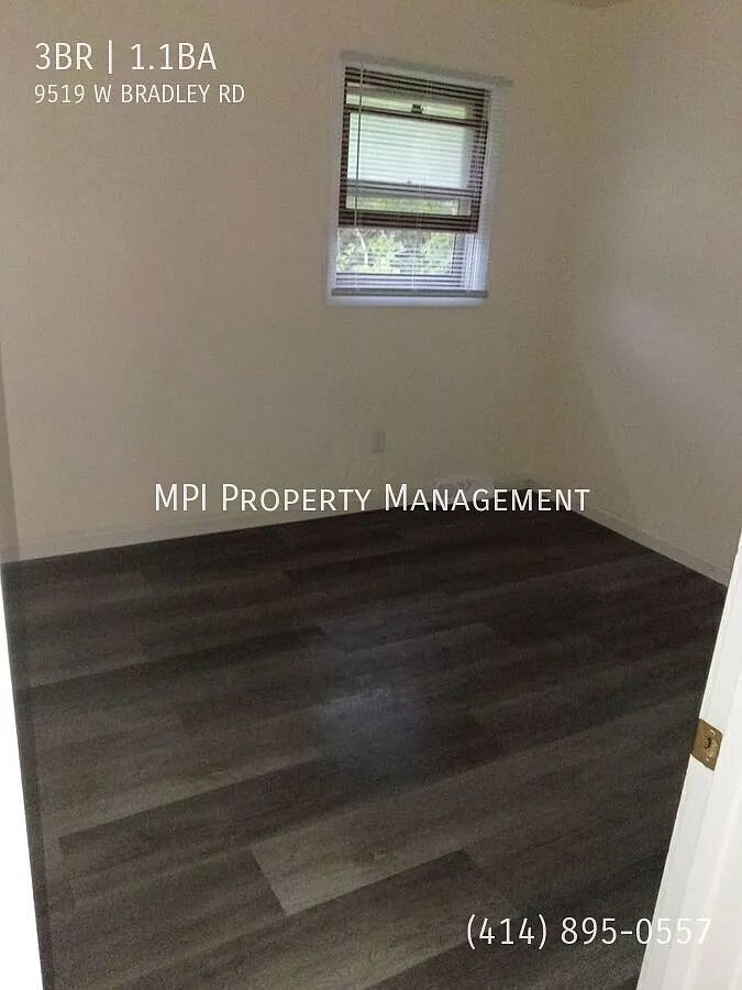9519 W. Bradley Road, Milwaukee - 3 Bedroom Townhouse — Photo 4
