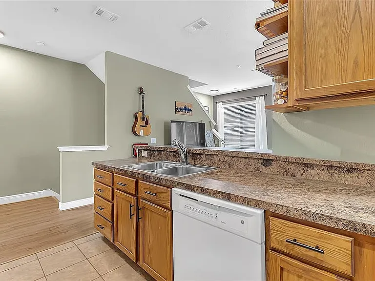 28 W Esther St #E — Photo 6