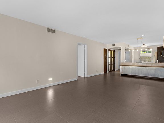 2nd image of 3503 Oaks Way #202