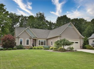 261 Gallant Fox Ln, Webster, NY 14580