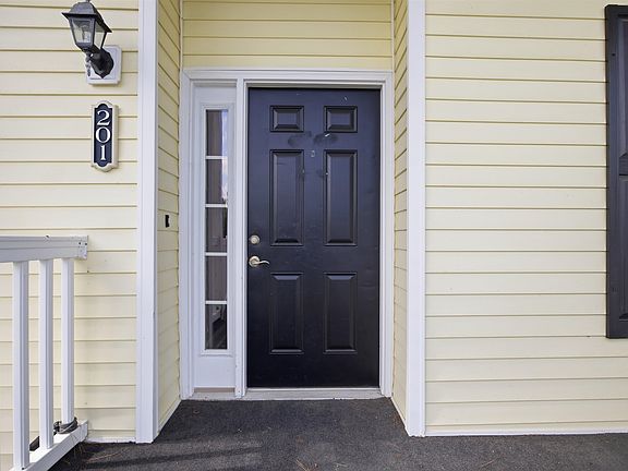 3rd image of 5054 Belleglen Ct. #201