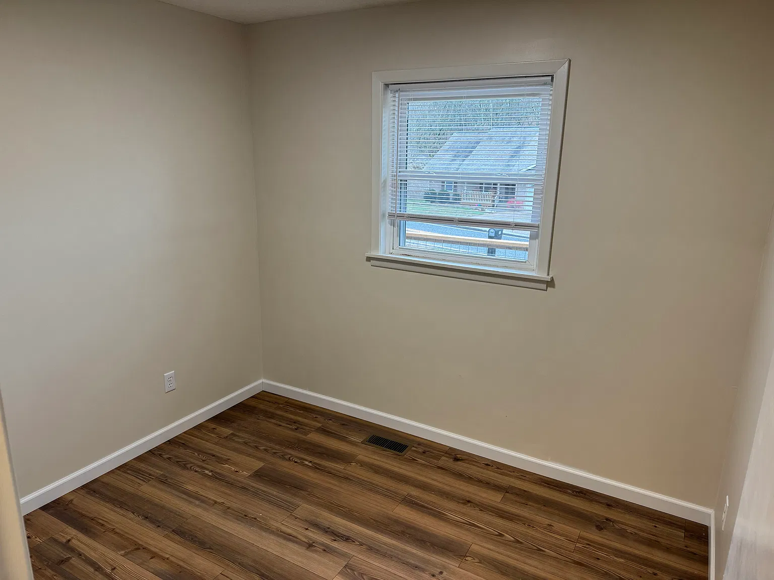 3 bed, 1000 sqft, $1,800 — Photo 4