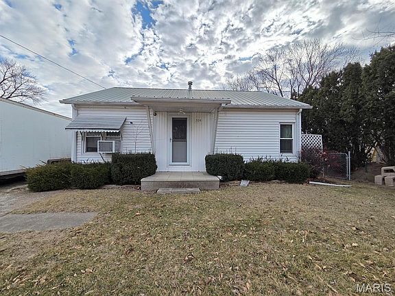 2nd image of 704 S Monticello Rd