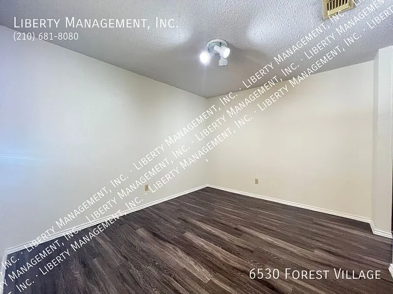 6530 Forest Vlg — Photo 6