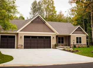 55664 Alverstone Dr E, Middlebury, IN 46540