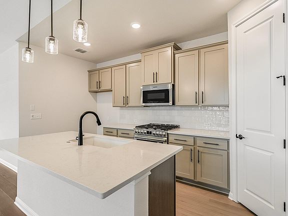 3rd image of 139 Grand Canyon Way