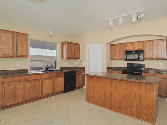 4th image of 10346 W Wood St